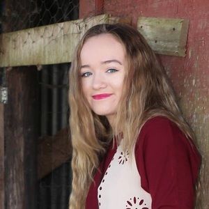 Meet your Posher, Caitlyn